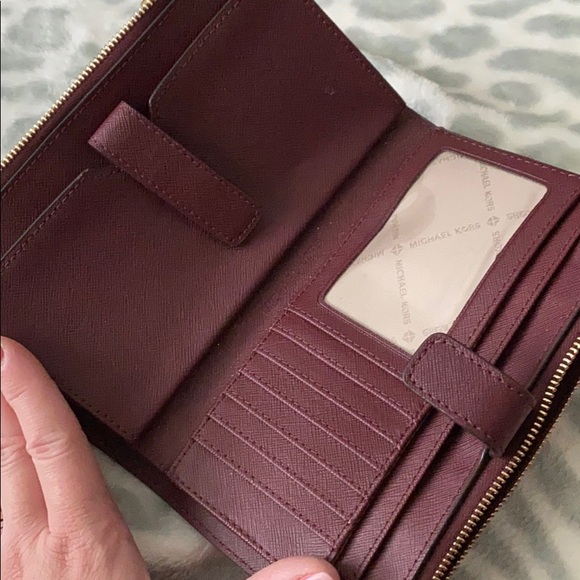 Michael kors wristlet wallet - Picture 2 of 3